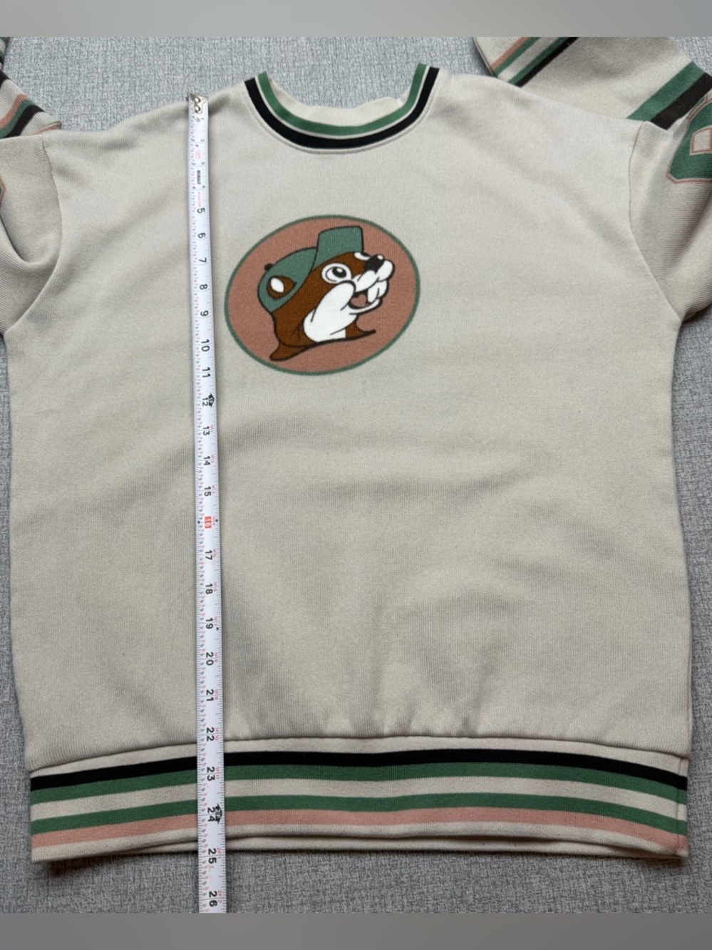 Buc-ees Beaver Logo Varsity Graphic Sweatshirt - Picture 9 of 9